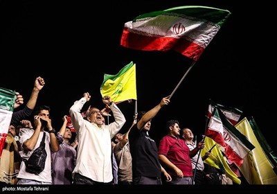 فرحة أهالی طهران بعد عملیة الوعد الصادق 3