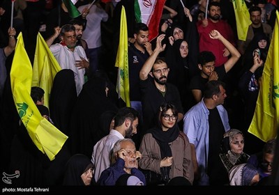 فرحة أهالی طهران بعد عملیة الوعد الصادق 3