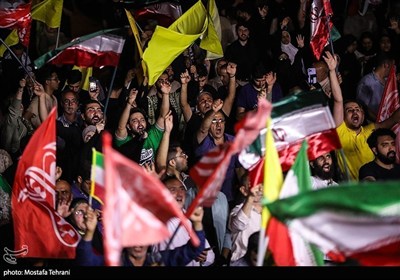 فرحة أهالی طهران بعد عملیة الوعد الصادق 3