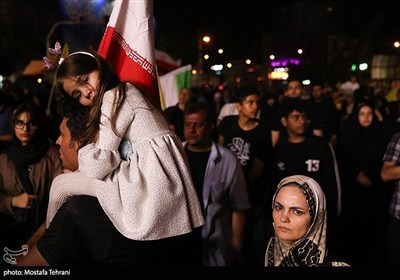فرحة أهالی طهران بعد عملیة الوعد الصادق 3