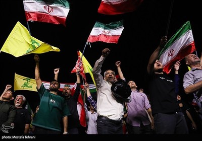 فرحة أهالی طهران بعد عملیة الوعد الصادق 3