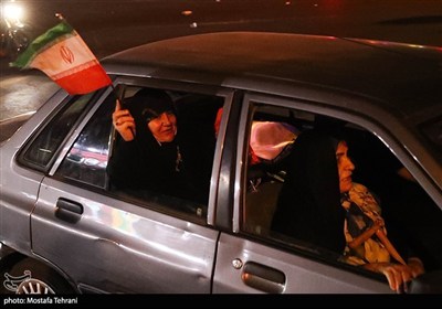 فرحة أهالی طهران بعد عملیة الوعد الصادق 3