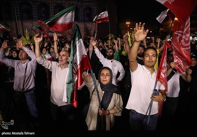 فرحة أهالی طهران بعد عملیة الوعد الصادق 3