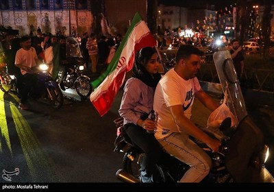 فرحة أهالی طهران بعد عملیة الوعد الصادق 3