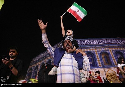فرحة أهالی طهران بعد عملیة الوعد الصادق 3