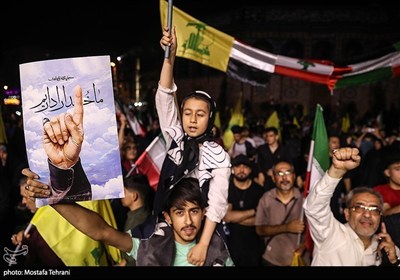 فرحة أهالی طهران بعد عملیة الوعد الصادق 3