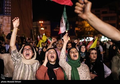 فرحة أهالی طهران بعد عملیة الوعد الصادق 3