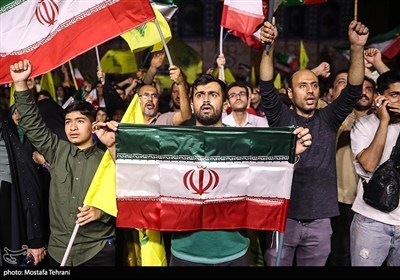 فرحة أهالی طهران بعد عملیة الوعد الصادق 3