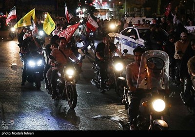 فرحة أهالی طهران بعد عملیة الوعد الصادق 3