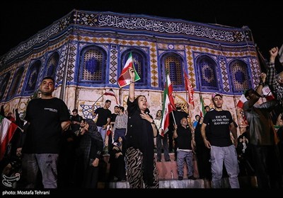 فرحة أهالی طهران بعد عملیة الوعد الصادق 3