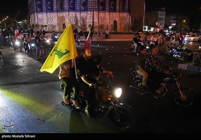 فرحة أهالی طهران بعد عملیة الوعد الصادق 3