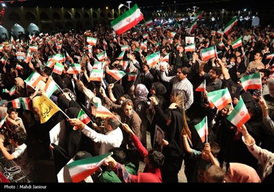 اجتماع خودجوش مردم اصفهان در پشتیبانی انتقام