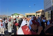 عودة الحجاج الإیرانیین إلى البلاد عبر الحدود البریة مع العراق