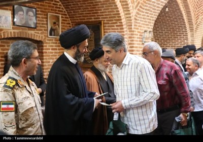 دیدار پرشور مردمی سادات با آیت‌الله عاملی در مسجد میرزا علی‌اکبر