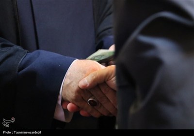 دیدار پرشور مردمی سادات با آیت‌الله عاملی در مسجد میرزا علی‌اکبر