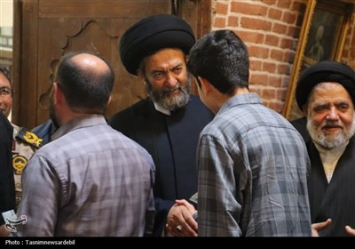 دیدار پرشور مردمی سادات با آیت‌الله عاملی در مسجد میرزا علی‌اکبر