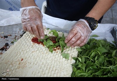 پذیرایی از زائران حرم حضرت معصومه(س) در شب عید غدیر