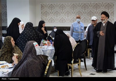 دیدار صمیمی سرپرست حجاج ایرانی با زائران کشورمان در مکه مکرمه