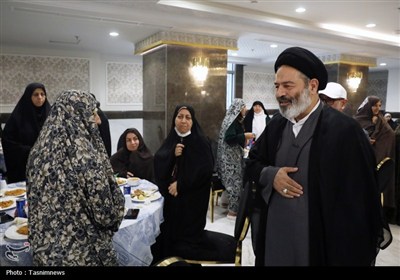 دیدار صمیمی سرپرست حجاج ایرانی با زائران کشورمان در مکه مکرمه