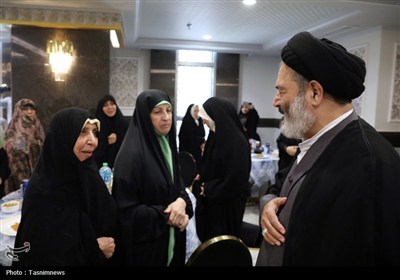 دیدار صمیمی سرپرست حجاج ایرانی با زائران کشورمان در مکه مکرمه