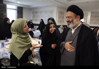 دیدار صمیمی سرپرست حجاج ایرانی با زائران کشورمان در مکه مکرمه