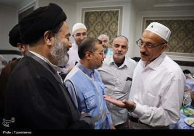 دیدار صمیمی سرپرست حجاج ایرانی با زائران کشورمان در مکه مکرمه