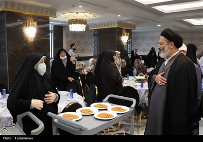دیدار صمیمی سرپرست حجاج ایرانی با زائران کشورمان در مکه مکرمه