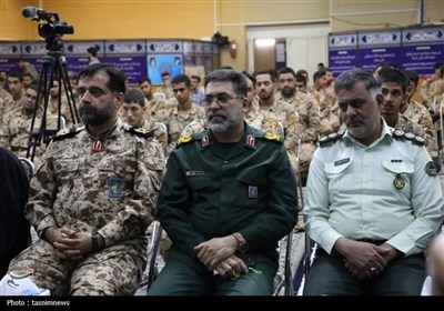همایش &#171;هر سرباز نائب یک شهید&#187; در یزد