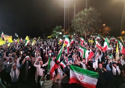 تجمع انقلابی در حمایت از صدا وسیما به عنوان خط مقدم نبرد