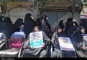 مادر استوار شهید حسن رسولی در مراسم تشییع