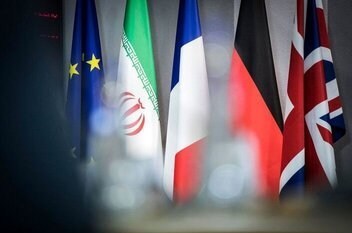 انتهاء المحادثات الایرانیة الاوروبیة فی جنیف .. غریب آبادی: إیران ملتزمة بالدبلوماسیة
