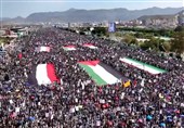 المشارکون فی ملیونیة السبعین بالیمن یجدّدون العهدَ لغزة والجمهوریة الإسلامیة