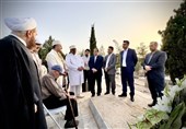 ادای احترام به شهید زرتشتی؛ نماد وحدت ایرانیان