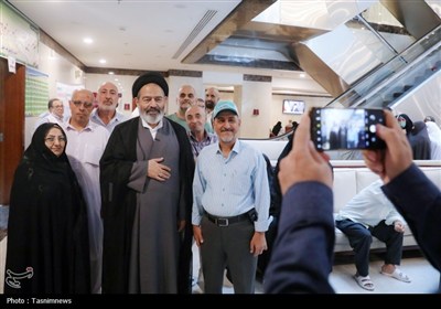 دیدار صمیمی سرپرست حجاج ایرانی با زائران کشورمان در مکه مکرمه