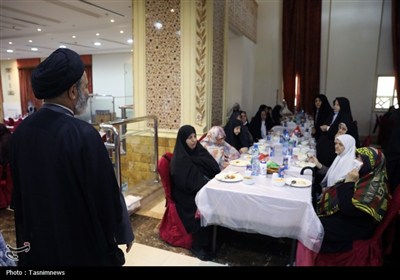 دیدار صمیمی سرپرست حجاج ایرانی با زائران کشورمان در مکه مکرمه