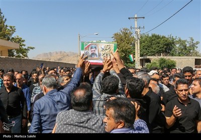 مراسم تشییع و خاکسپاری شهید کربلایی علیرضا اسماعیلی در روستای تمندگان واقع در شهر پیربکران از توابع شهرستان فلاورجان اصفهان