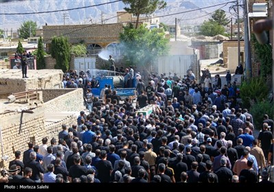 مراسم تشییع و خاکسپاری شهید کربلایی علیرضا اسماعیلی در روستای تمندگان واقع در شهر پیربکران از توابع شهرستان فلاورجان اصفهان