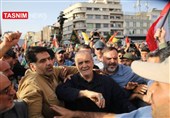 الرئیس الإیرانی یشارک فی تجمع شعبی فی میدان انقلاب احتجاجاً على جرائم أمریکا والکیان الصهیونی