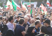 הנשיא האיראני השתתף בעצרת עממית בגנות התוקפנות האמריקנית במרכז טהראן