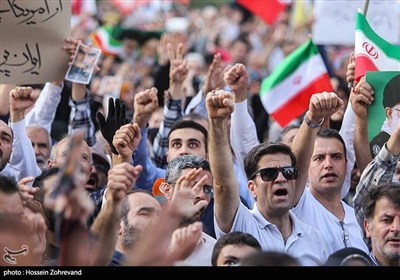 تجمع مردمی در محکومیت تجاوز آمریکا