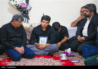 دیدار مسئولان یزد با خانواده شهدای حمله روز گذشته صهیونیست‌ها به یزد