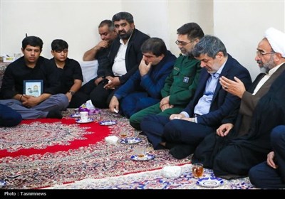 دیدار مسئولان یزد با خانواده شهدای حمله روز گذشته صهیونیست‌ها به یزد
