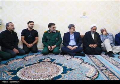 دیدار مسئولان یزد با خانواده شهدای حمله روز گذشته صهیونیست‌ها به یزد