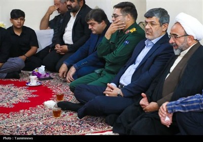دیدار مسئولان یزد با خانواده شهدای حمله روز گذشته صهیونیست‌ها به یزد