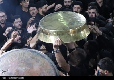 آیین طشت گذاری مسجد جامع اردبیل به روایت تصویر