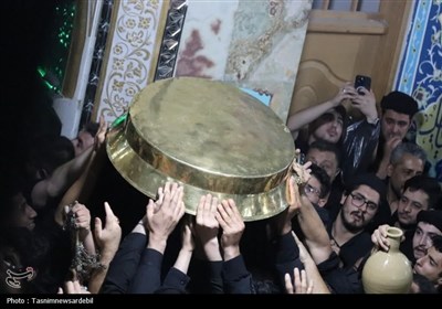 آیین طشت گذاری مسجد جامع اردبیل به روایت تصویر