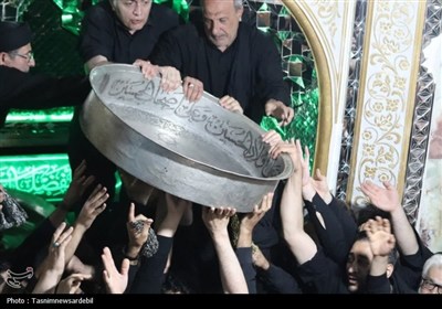 آیین طشت گذاری مسجد جامع اردبیل به روایت تصویر