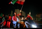 شادی مردم تهران پس از پاسخ کوبنده نیروهای مسلح به آمریکا