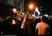 شادی مردم تهران پس از پاسخ کوبنده نیروهای مسلح به آمریکا
