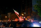 شادی مردم تهران پس از پاسخ کوبنده نیروهای مسلح به آمریکا